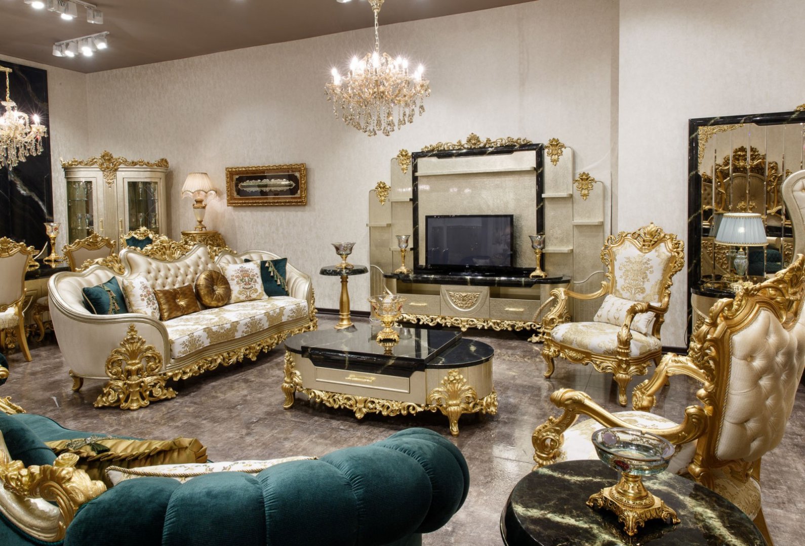 Istanbul Classic Sofa Set